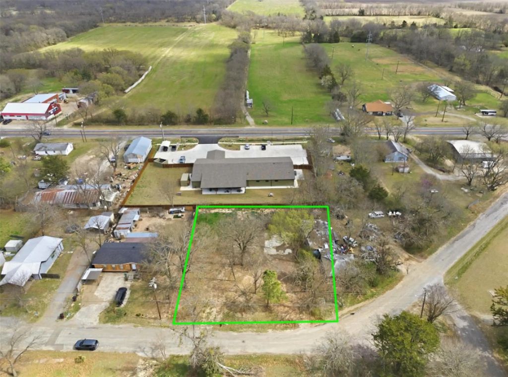 104 S Main Street, Bonham