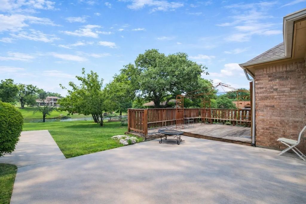 12020 Younger Court, Azle
