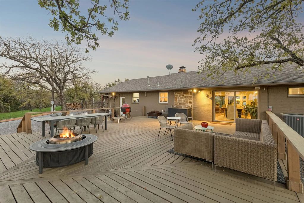 100 Swisher Road, Shady Shores