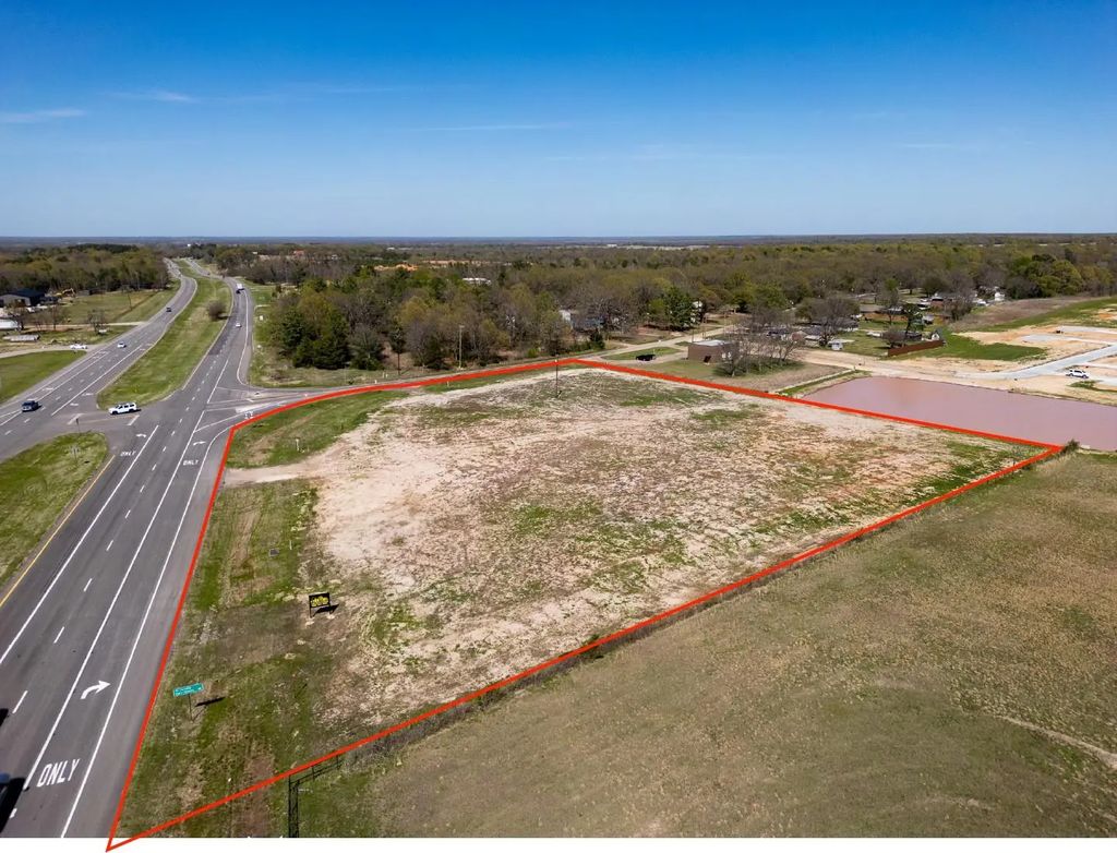 10670 Us Highway 271, Powderly