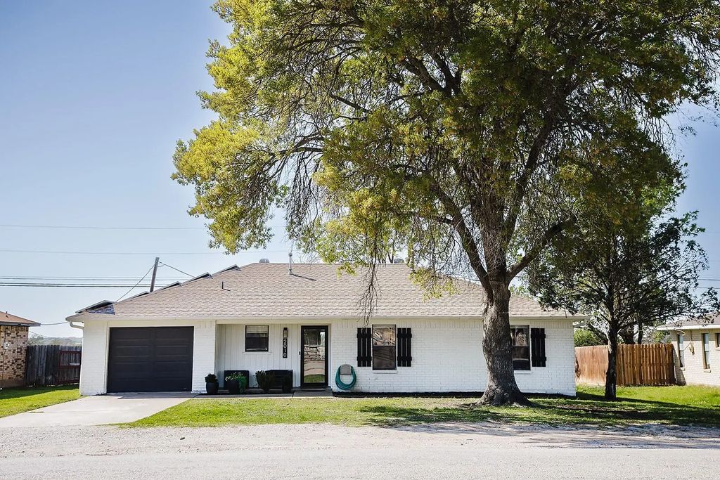 2010 Old Calf Creek Road, Brady