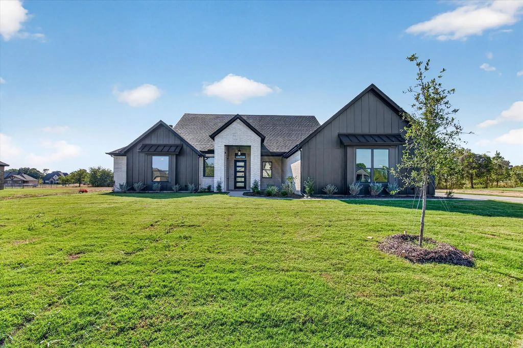 1102 Silver Sage Trail, Weatherford