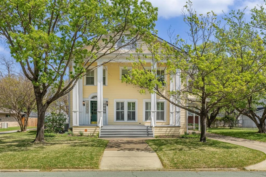 1017 N Woods Street, Sherman