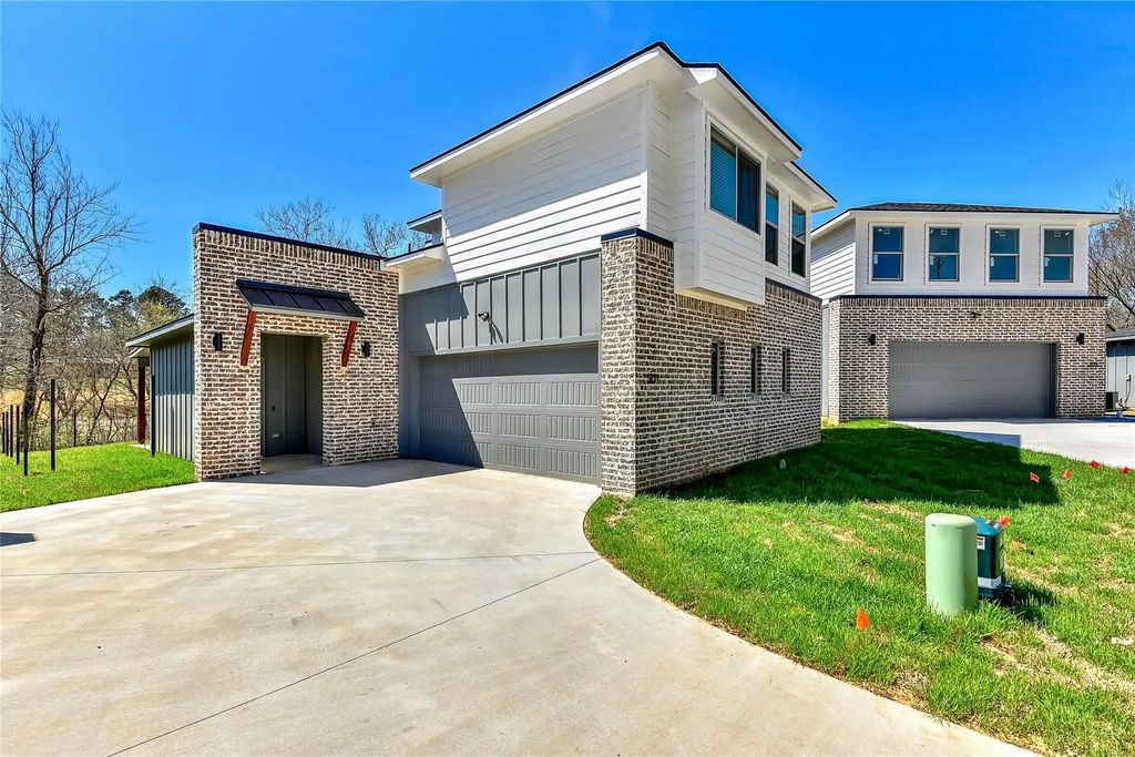 3260 Crawford 401, Denison