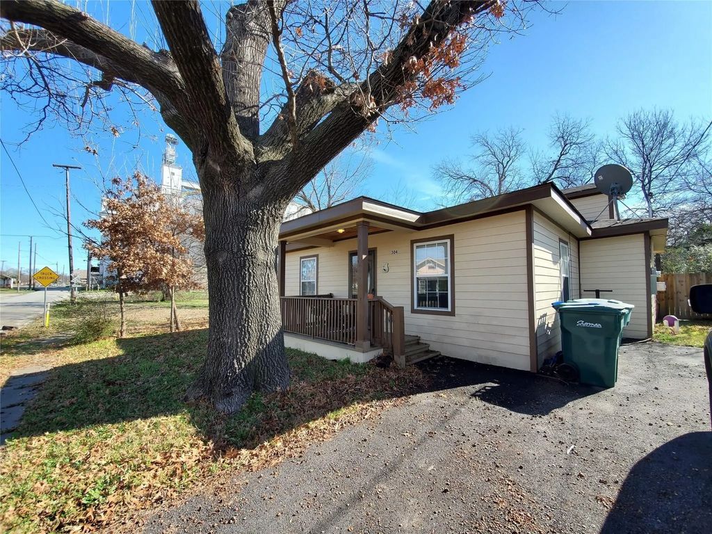 304 E King Street, Sherman