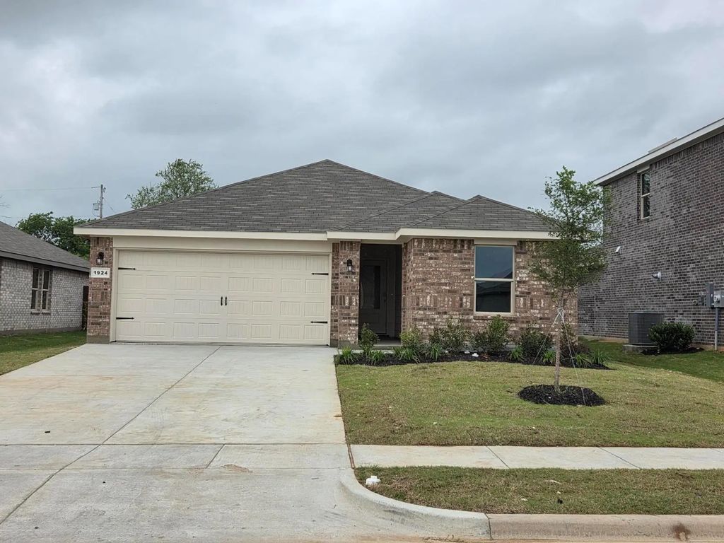 1924 Cherokee Lane, Cleburne