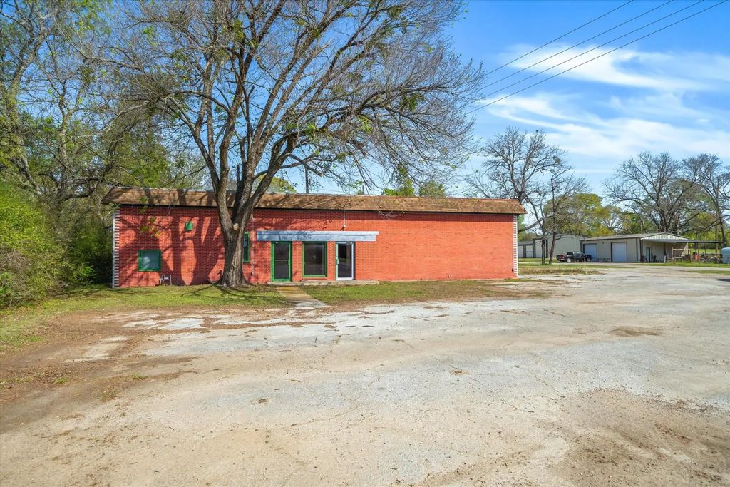 521 E Garland, Grand Saline