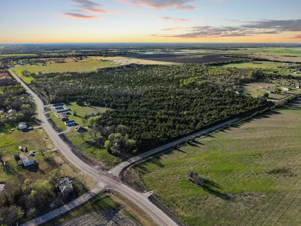County Road 4617, Wolfe City
