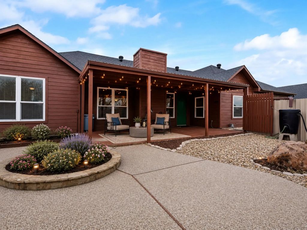 4490 County Road 2615, Bonham
