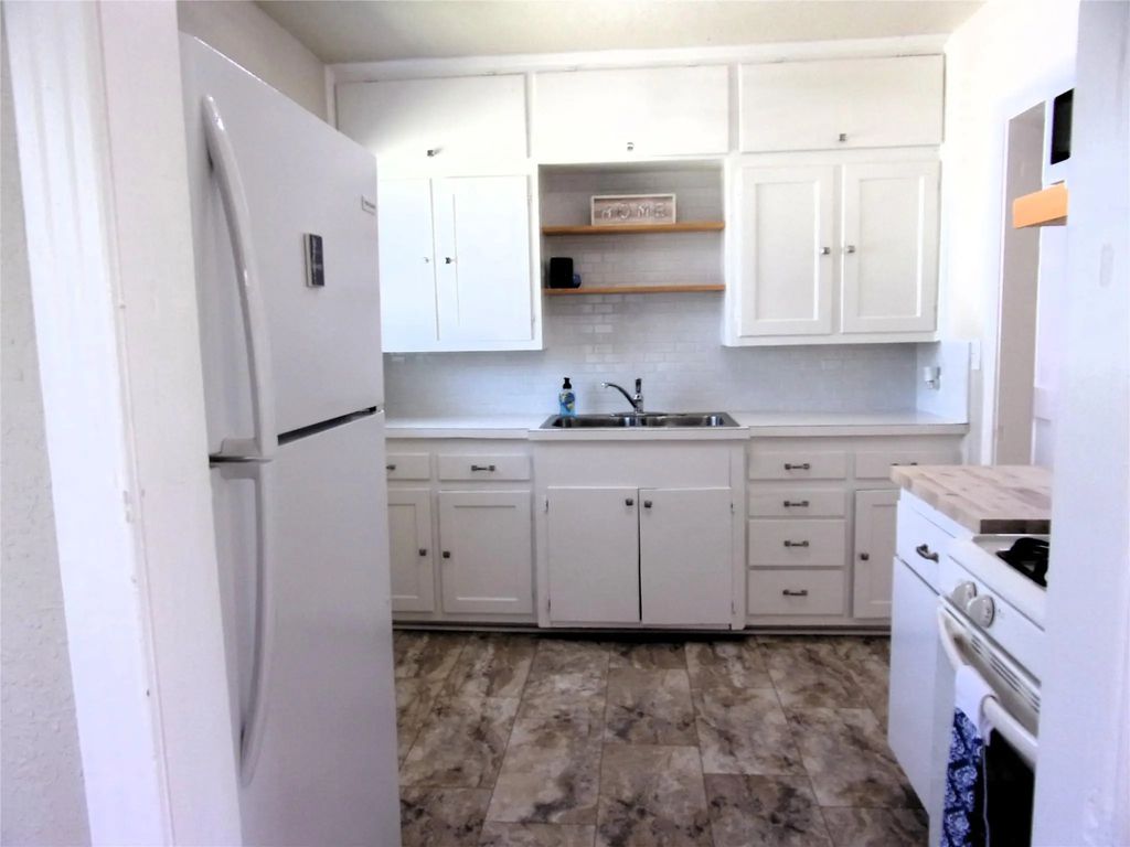 1902 W Dry Street, San Saba