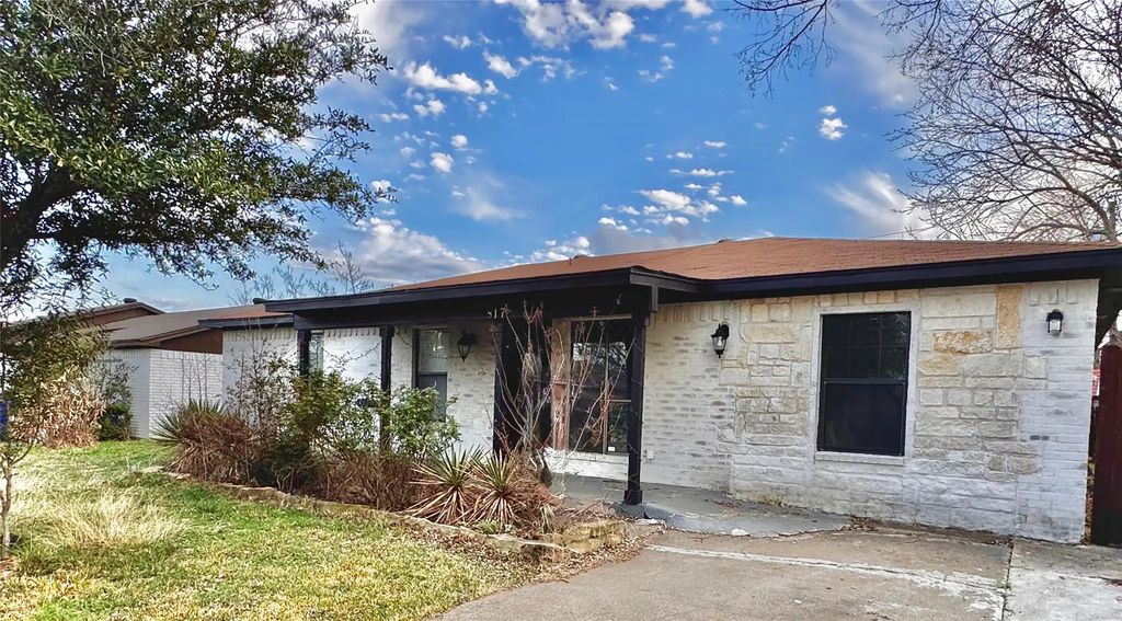 817 Loganwood Drive, Royse City