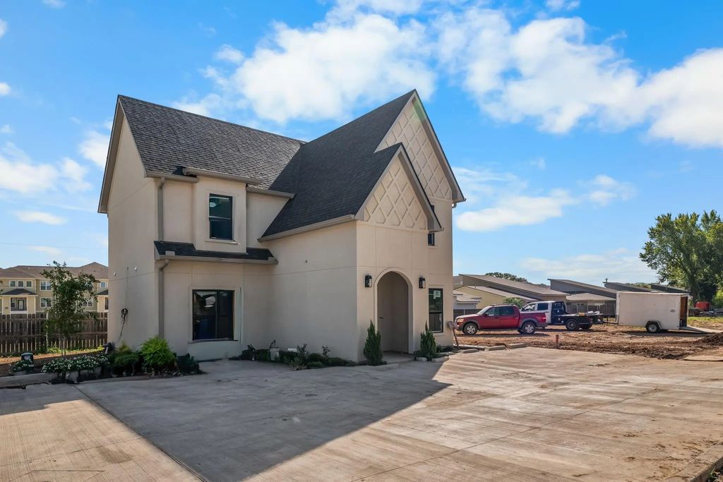 2700 S 2nd J, Waco