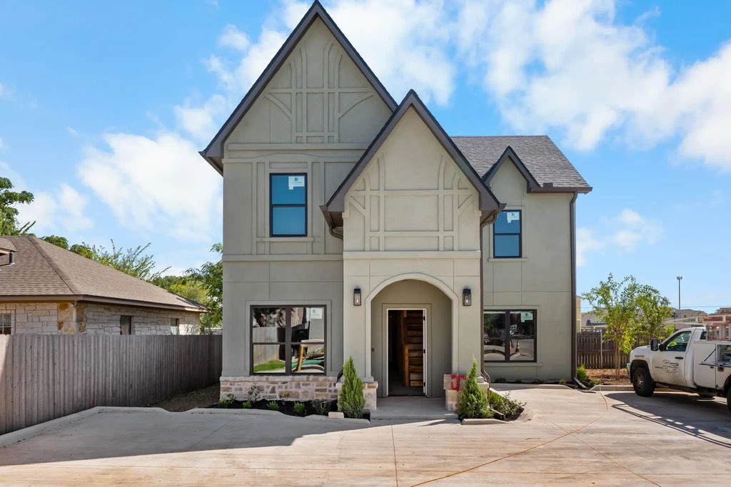 2700 S 2nd I, Waco