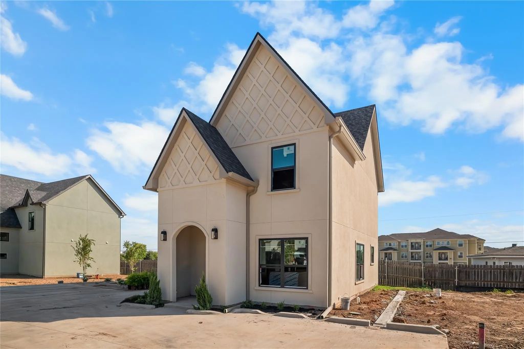 2700 S 2nd I, Waco