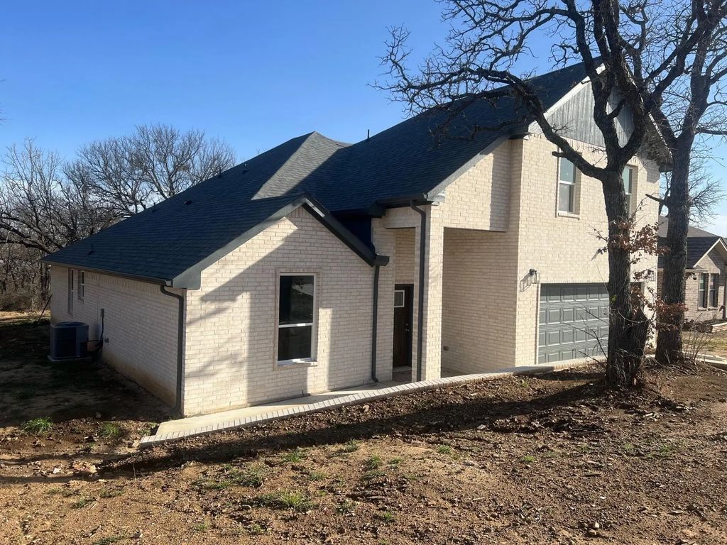 504 Bellaire Circle, Mineral Wells