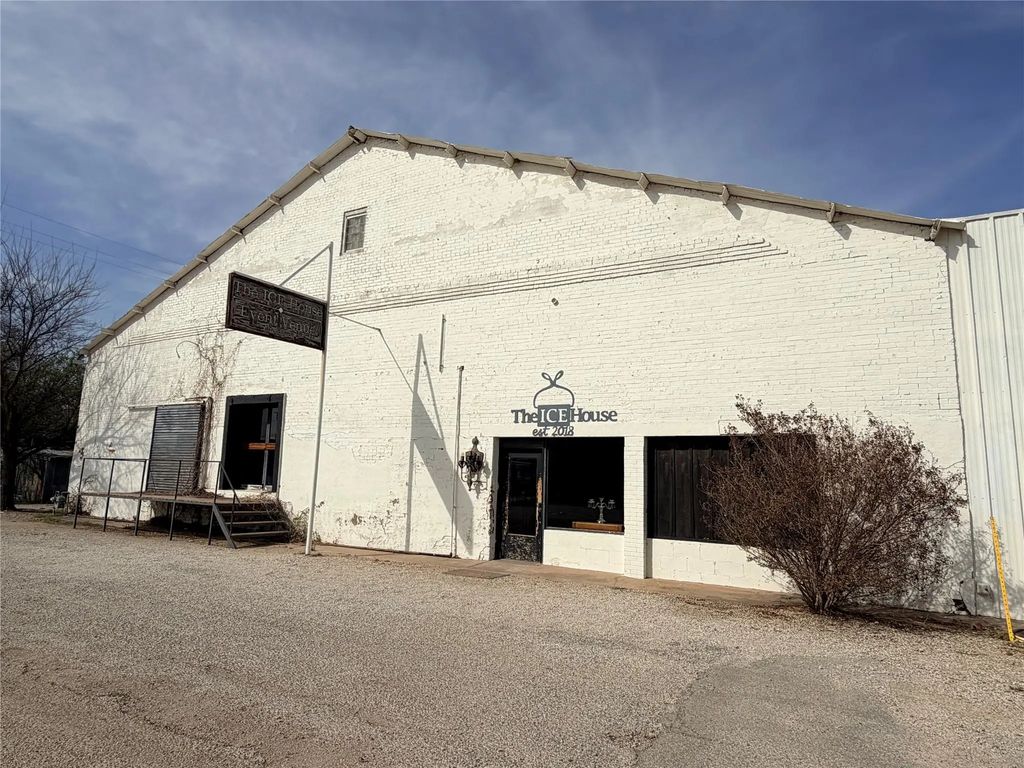 107 N Oak Street, Seymour