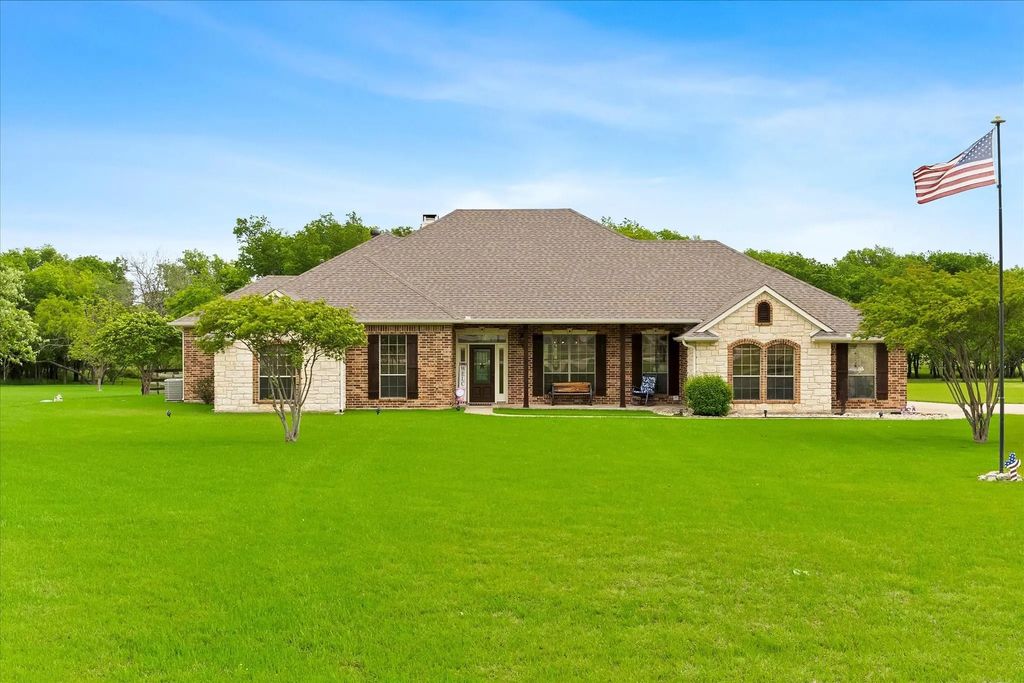 281 High Plains Trail, Royse City