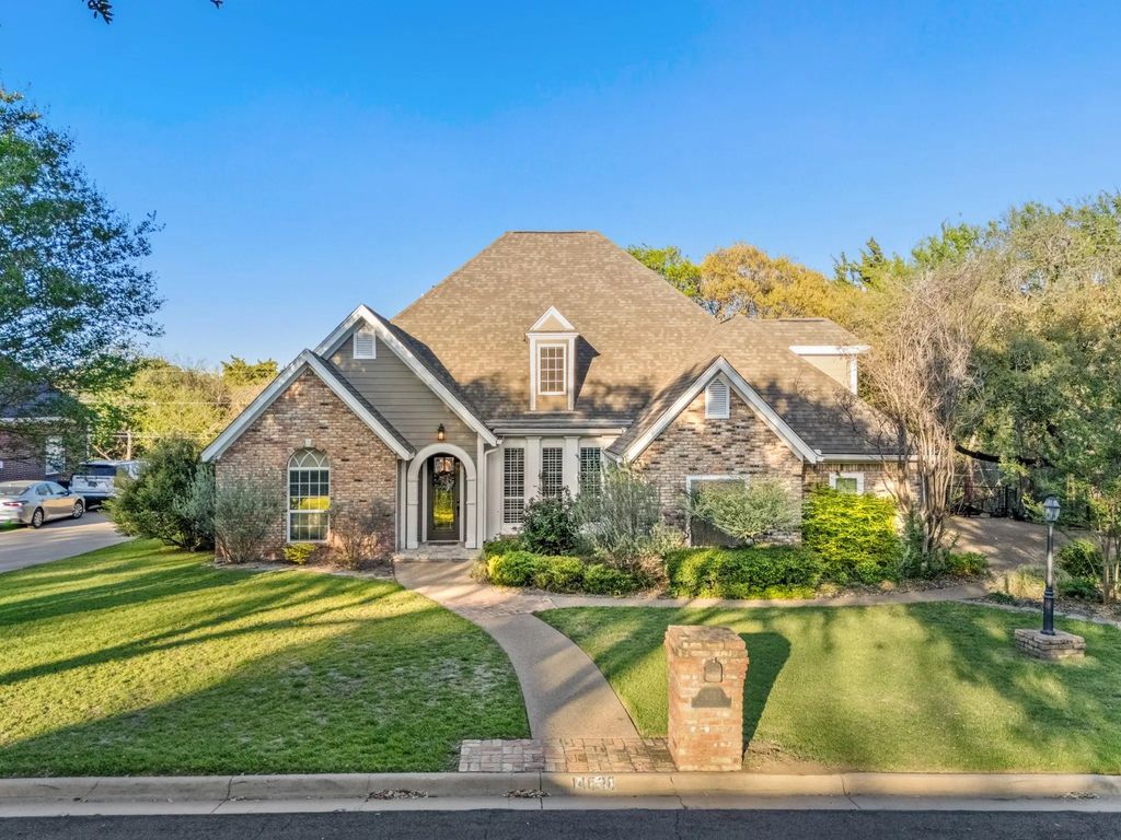 14038 Horseshoe Circle, Woodway