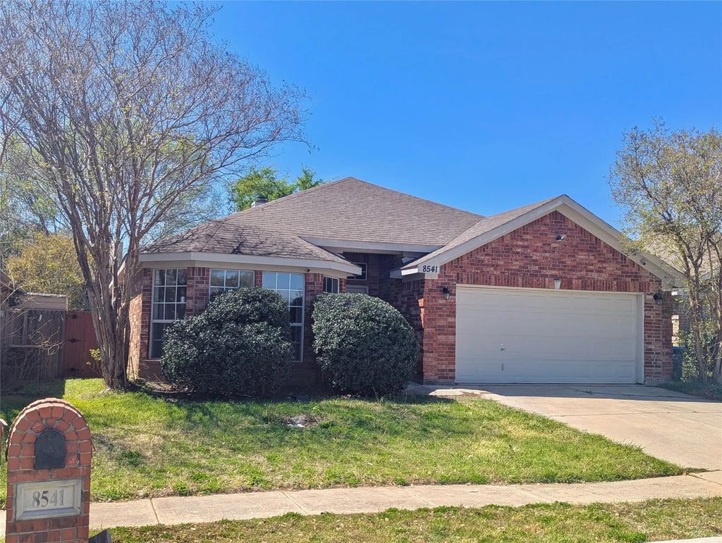 8541 Western Meadows Drive, Fort Worth