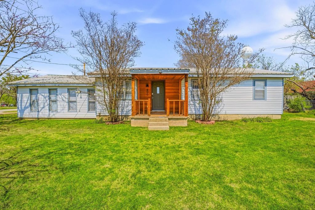 600 E Third Street, Hico