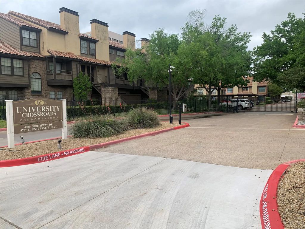 5757 E University Boulevard 27 Y, Dallas