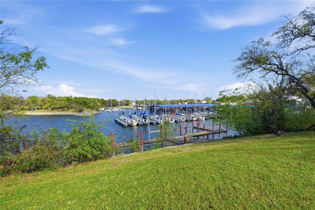 9144 Timber Oaks Drive, Fort Worth