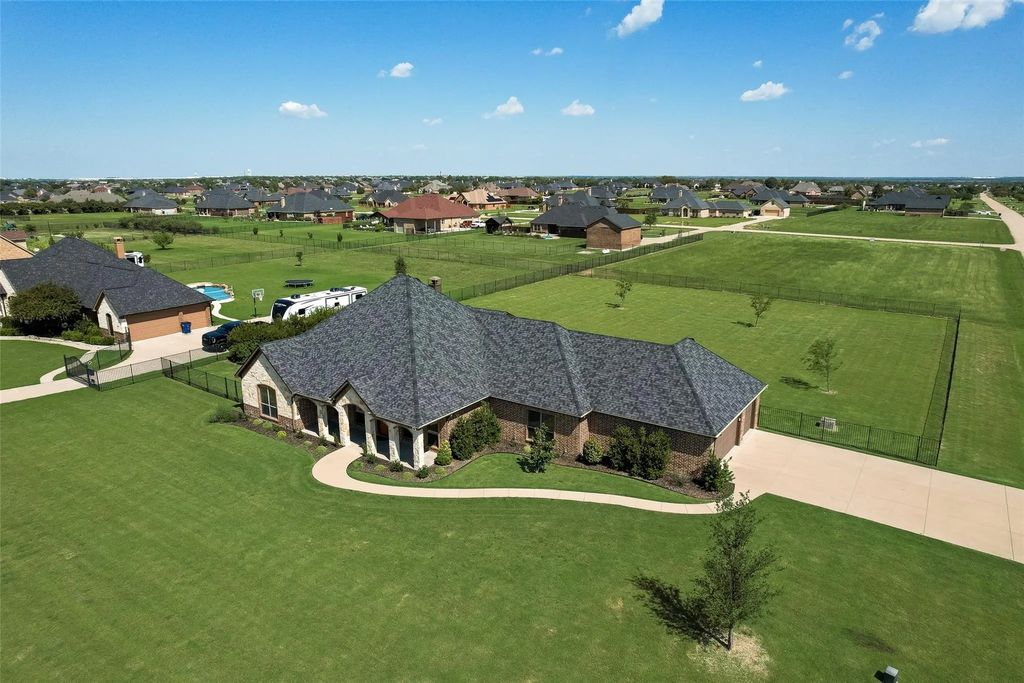 2921 Alamosa Drive, Terrell