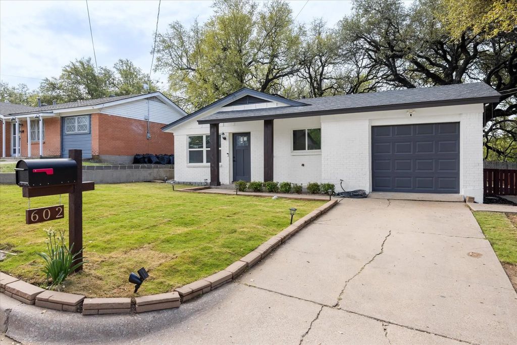 602 E 4th Street, Weatherford