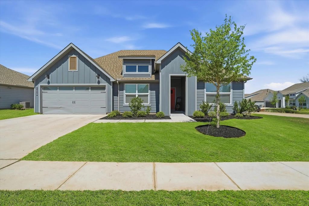 4028 Cornerstone Circle, Granbury