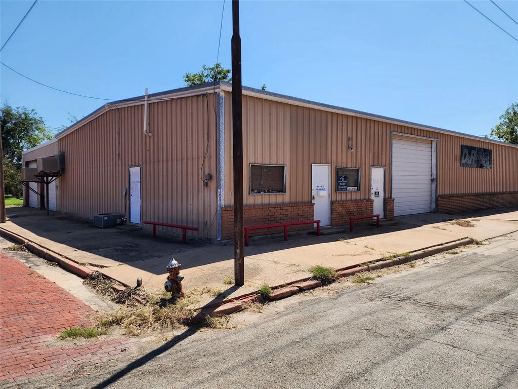200 E Pecan Street, Coleman
