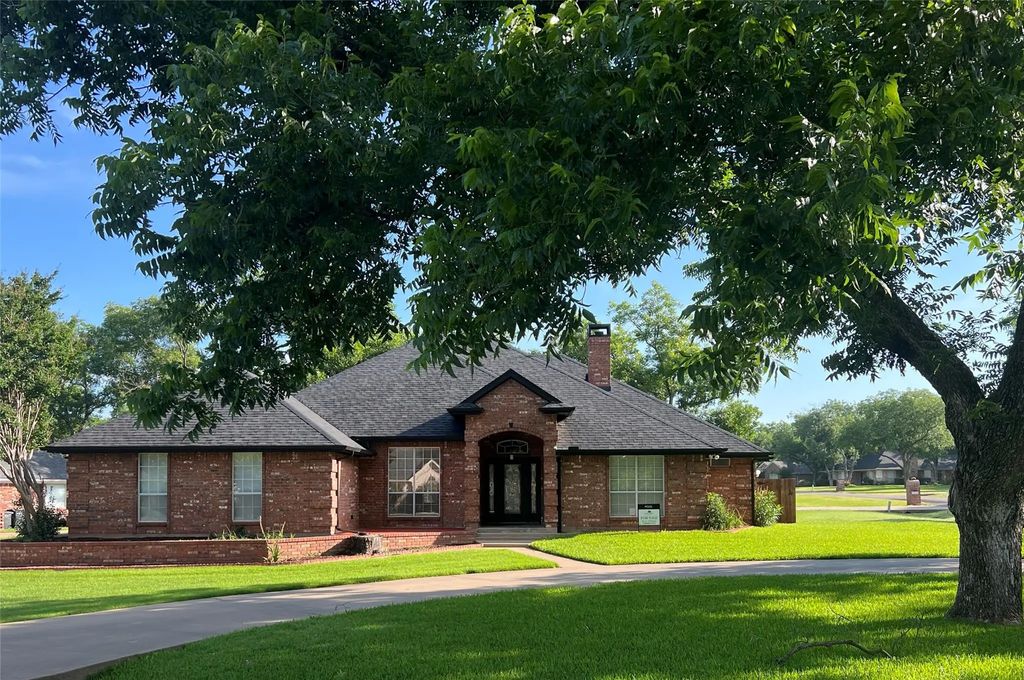 9219 Hanging Moss Drive, Granbury