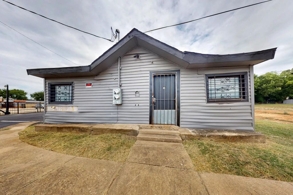 3818 S Lancaster Road 100, Dallas