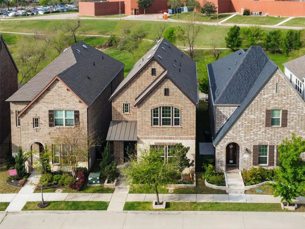 580 Courtyard Lane, Irving