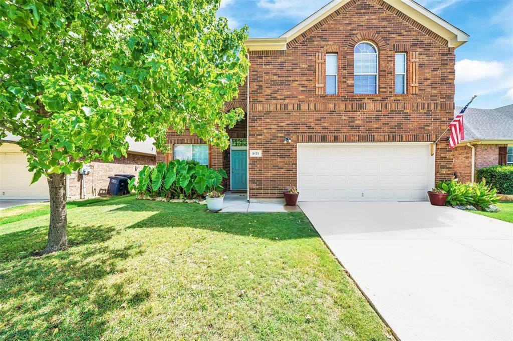 5121 Breeze Hollow Court, Fort Worth