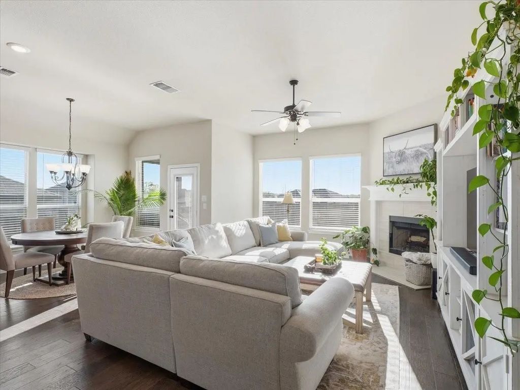 6505 Molly Anita Drive, Burleson