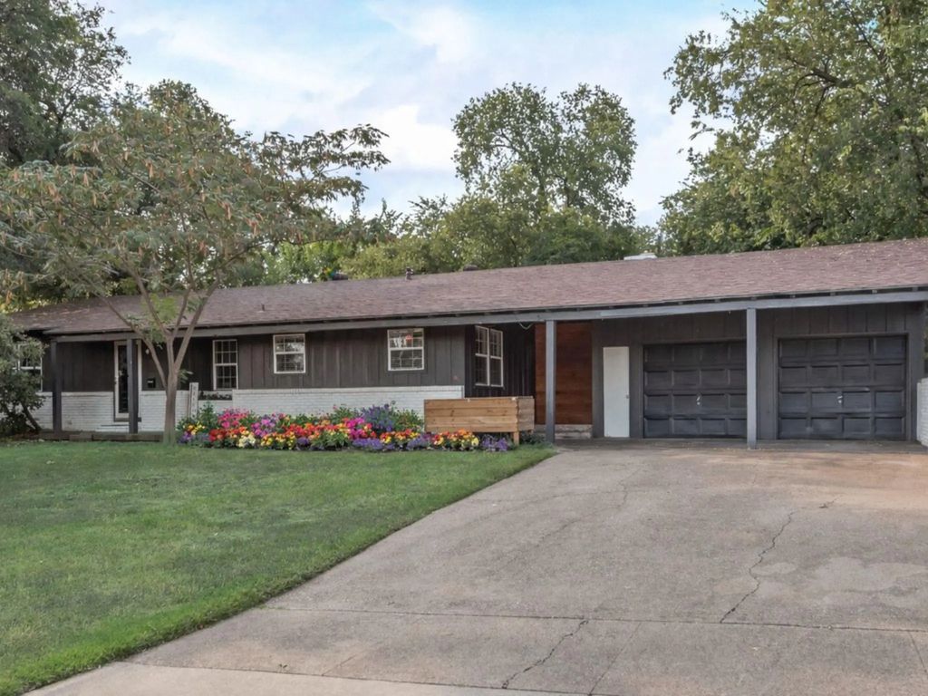 6555 Calmont Avenue, Fort Worth