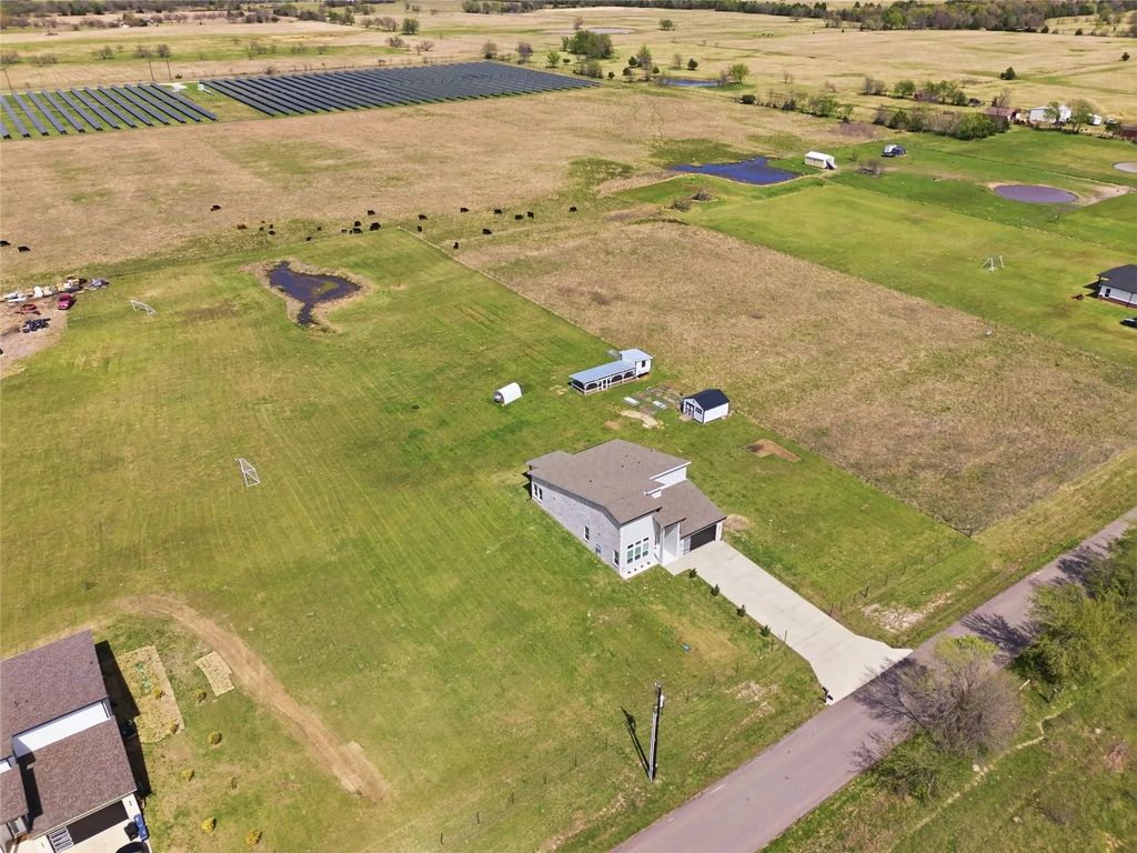 1568 County Road 3517, Quinlan