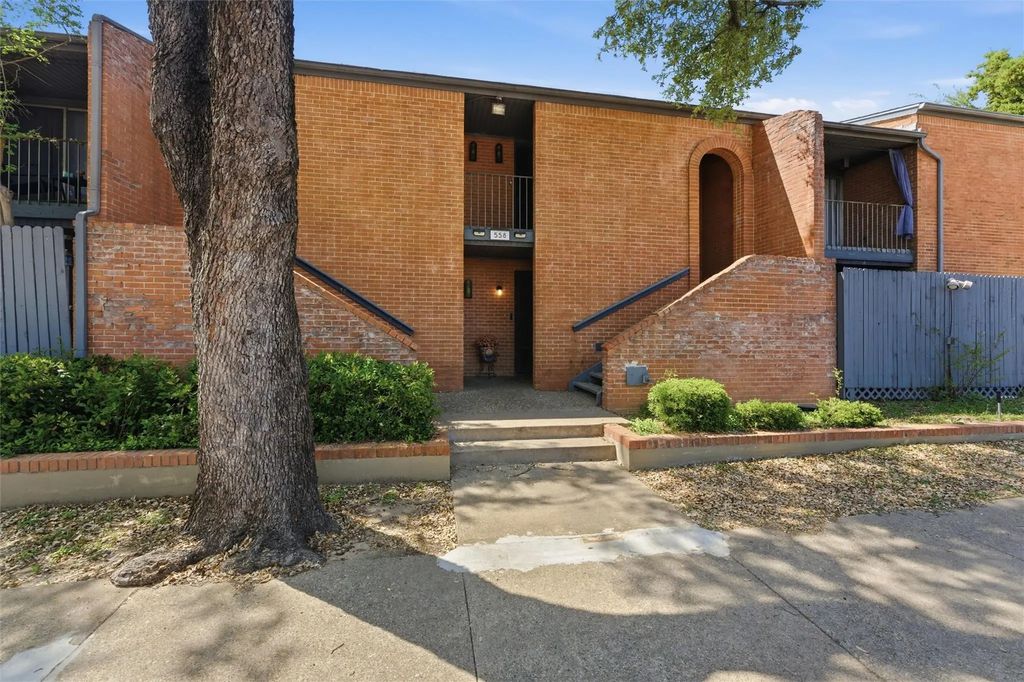 558 E Avenue J D, Grand Prairie
