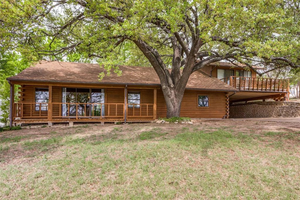 1114 Spur Trail, Granbury