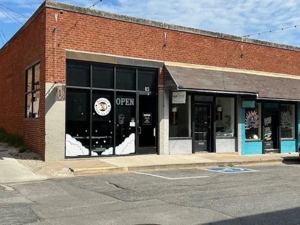 115-121 E Wall, Sherman