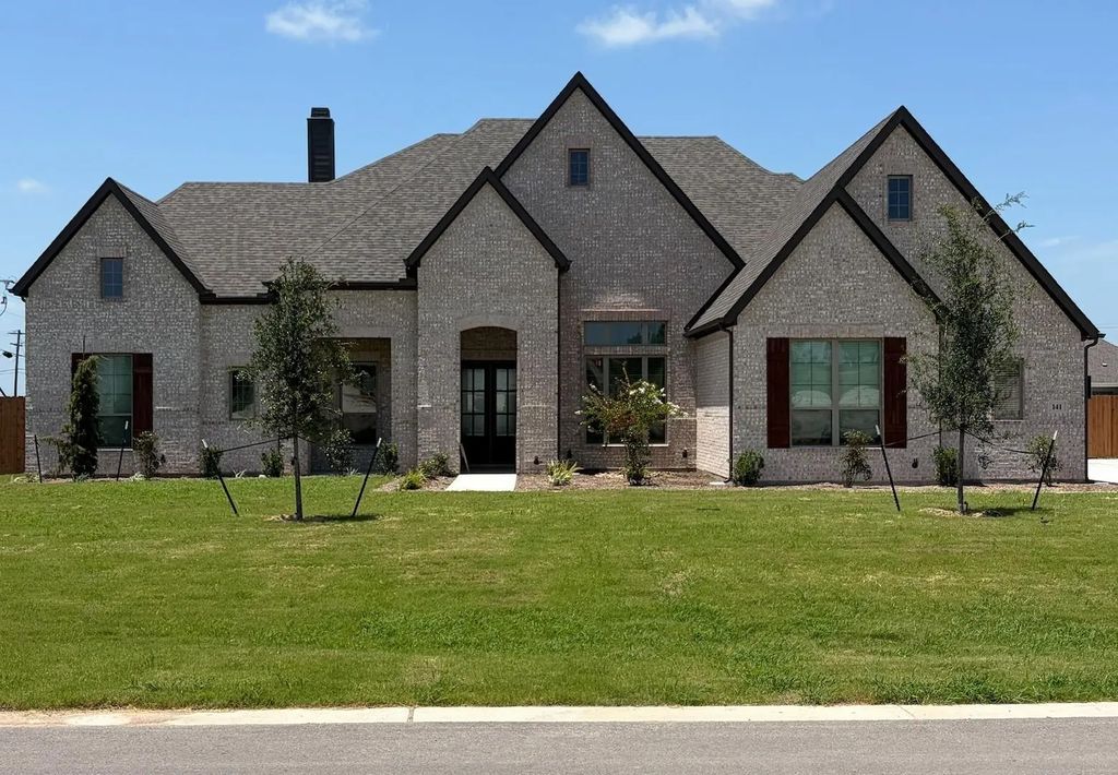 141 Lavish Lane, Lorena