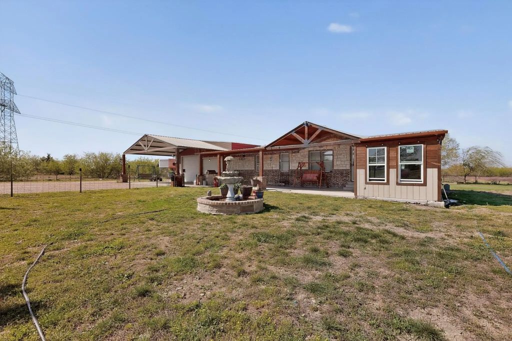 18729 County Road 620, Venus