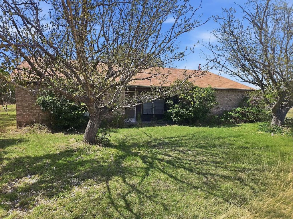 880 County Road 158, Evant