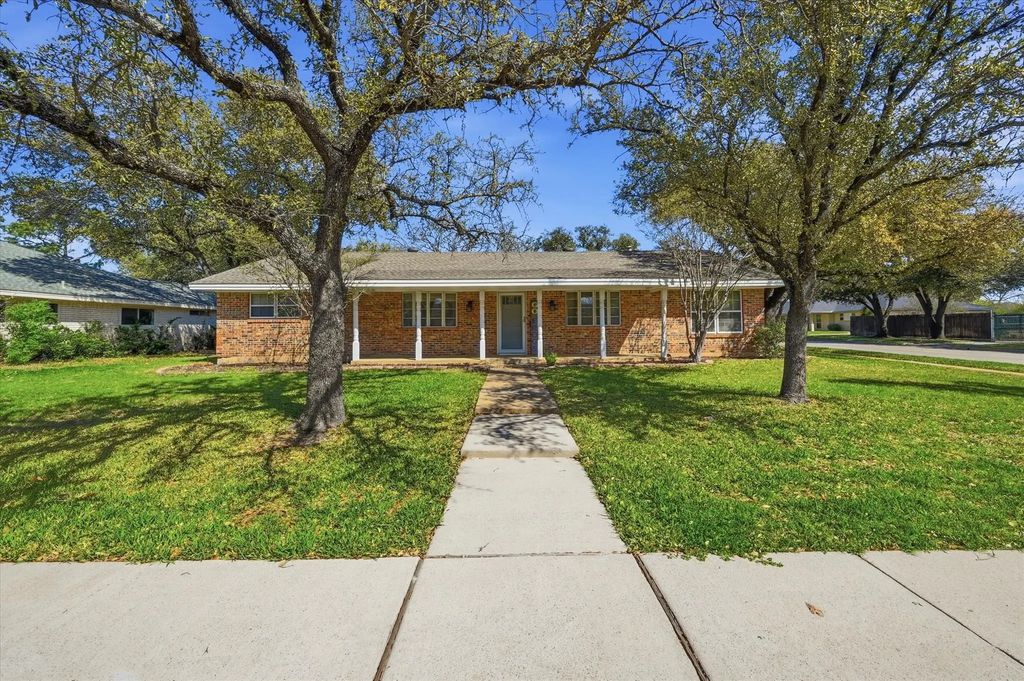 3311 Peachtree Lane, Pantego