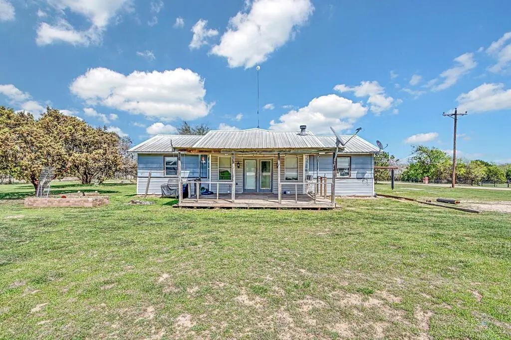 105 County Road 3590, China Spring