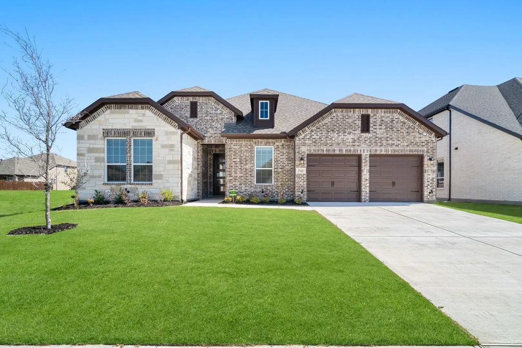 742 Oak Street, Lavon