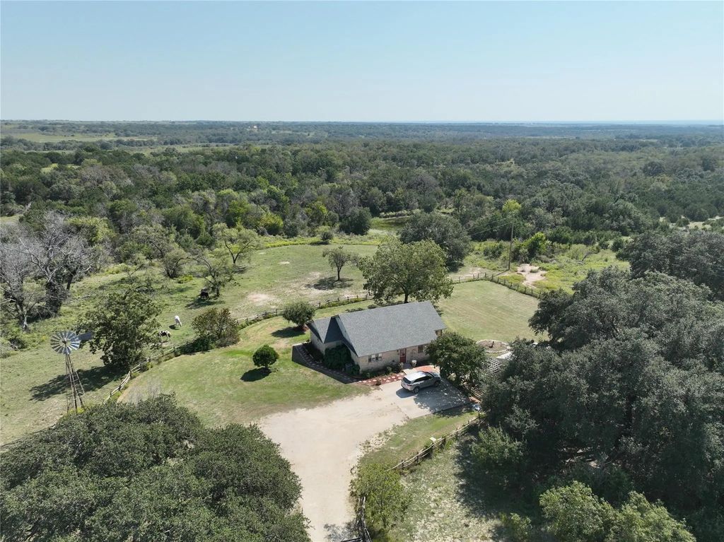 1695 Fm 2823, Carlton
