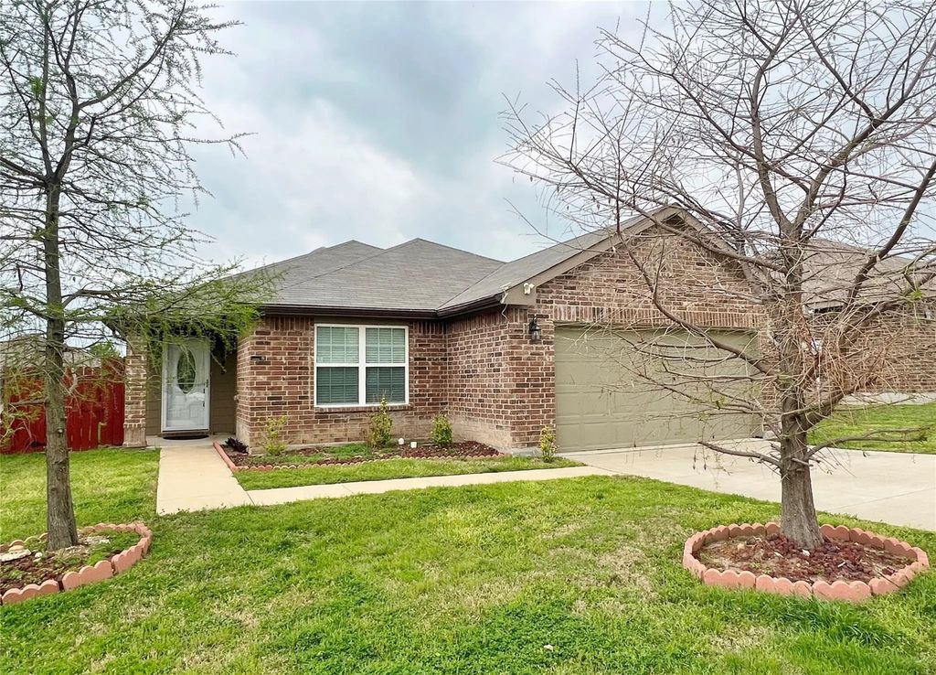 9925 Amaryllis Lane, Fort Worth