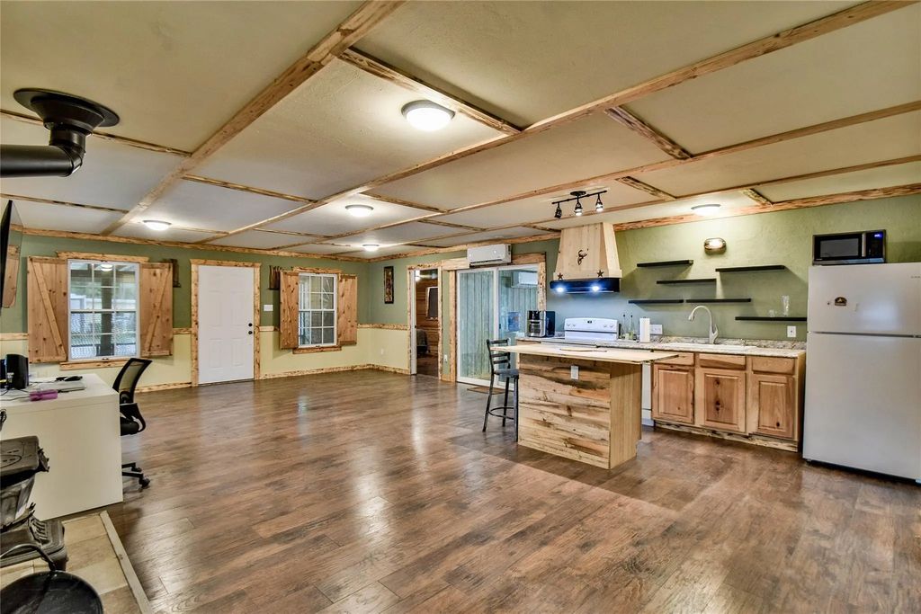 5711 Flint Drive, Granbury