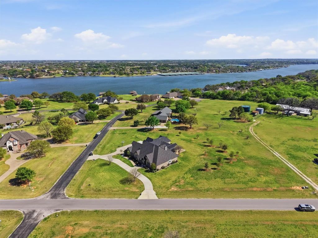 1201 E Iberian Court, Granbury